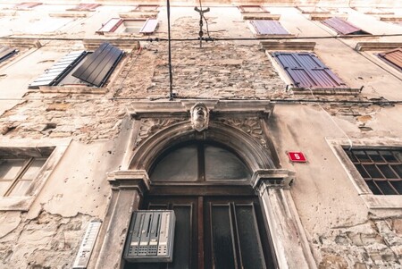 Pogled na palačo pred obnovo 